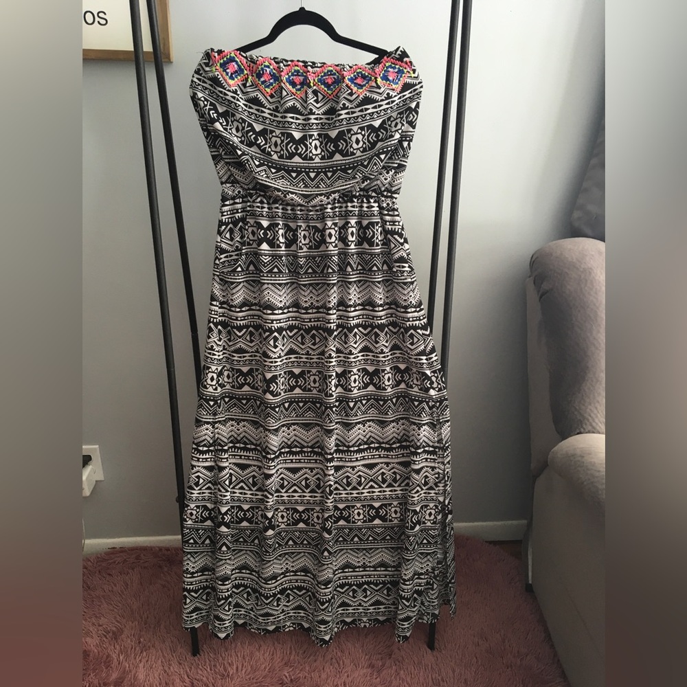 Xhilaration Black Patterned Maxi Dress with Embroidery, Large